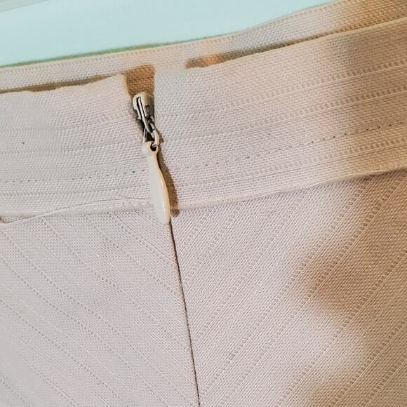 BCBGMAXAZRIA Y2K Minimalist Raised Print A-Line Nude Beige Cotton Skirt Size 4 - Picture 7 of 8